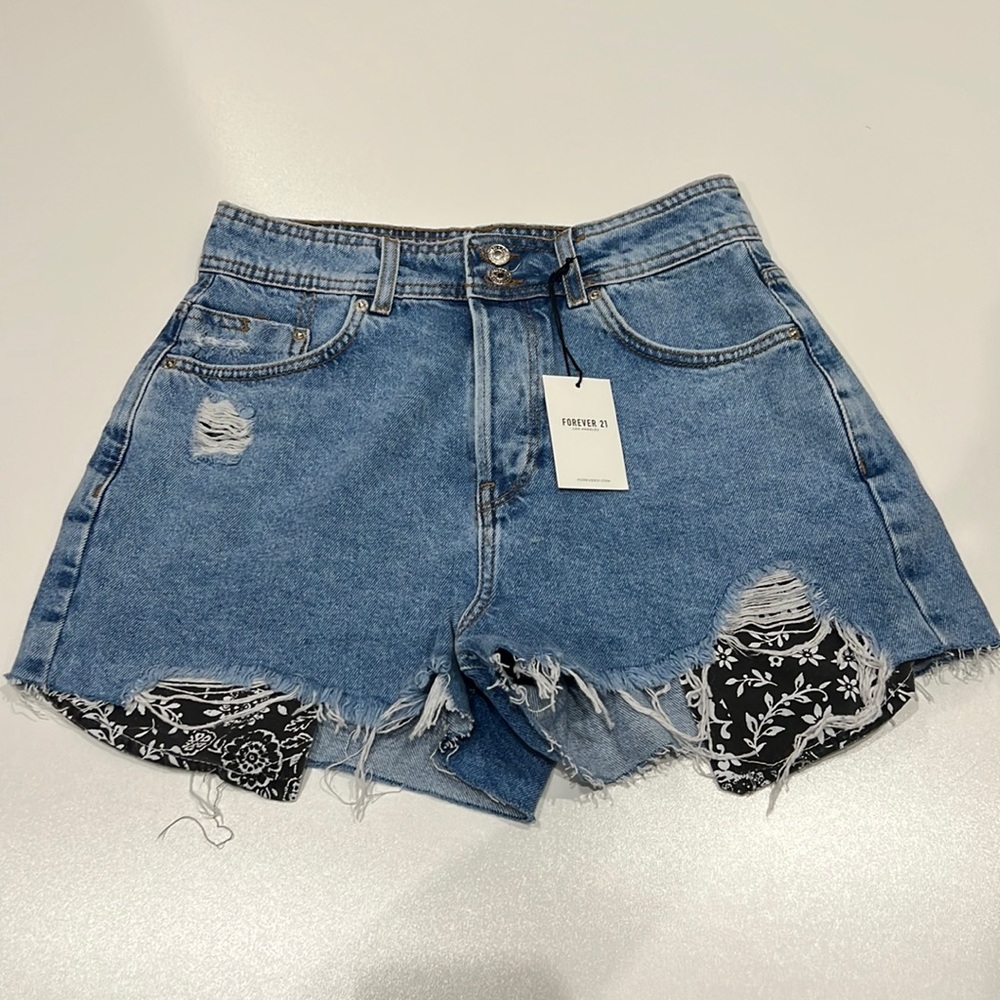 Forever 21 Light Wash High Rise Distressed Jean Shorts with Pattern Pockets NWT
